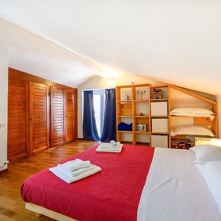 아파트 La Mansarda Di Lory