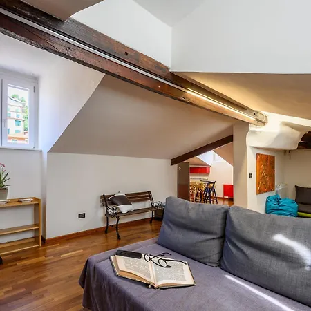 公寓 La Mansarda Di Lory 斯培西亚